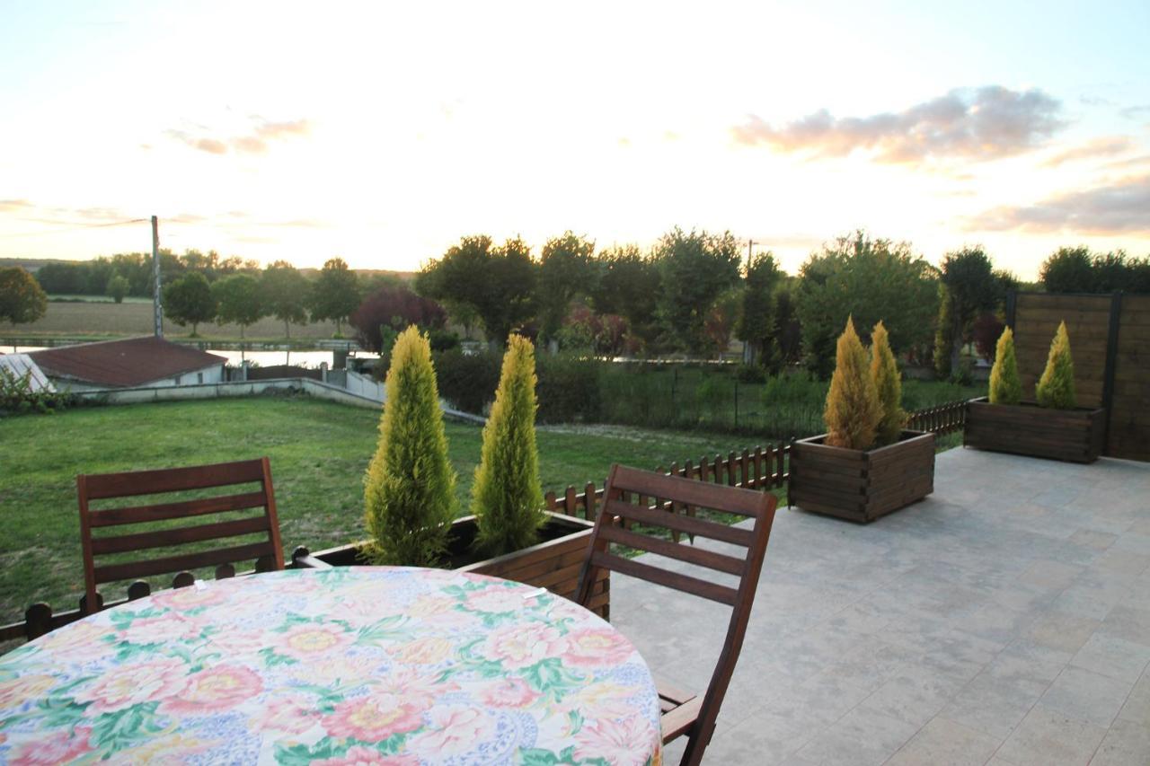 La Maison Et Son Jardin Sur Le Canal De Bourgogne Ravieres Ngoại thất bức ảnh
