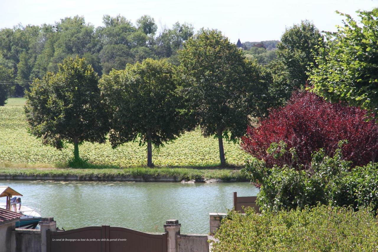 La Maison Et Son Jardin Sur Le Canal De Bourgogne Ravieres Ngoại thất bức ảnh